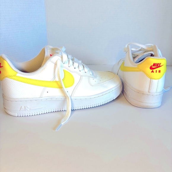 Nike Air Force 1 Women’s Sneakers SZ 8 White with Yellow Swoosh - Picture 2 of 7